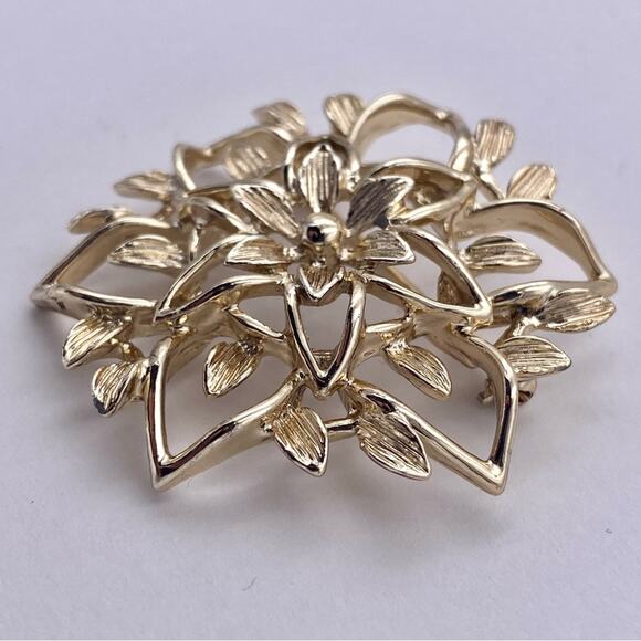 1962 SARAH COVENTRY “Peta-Lure” Flower Brooch - Picture 6 of 10